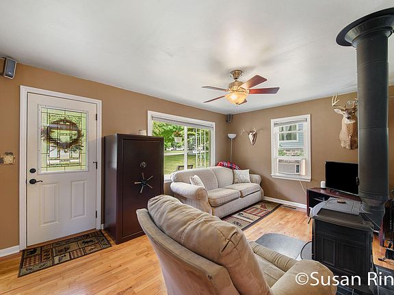 4th image of 166 1st St