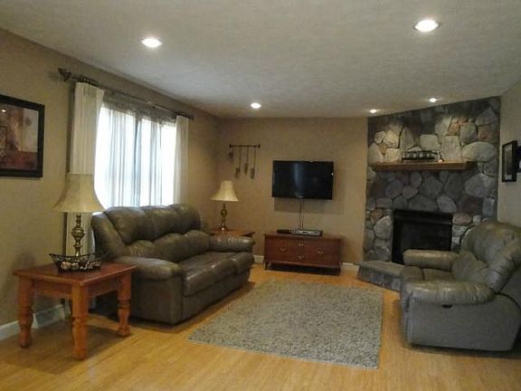 5th image of 4030 Creekside Dr
