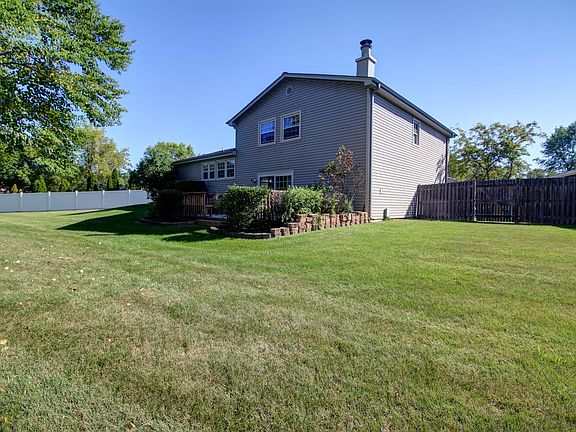 5th image of 842 Lakeside Dr