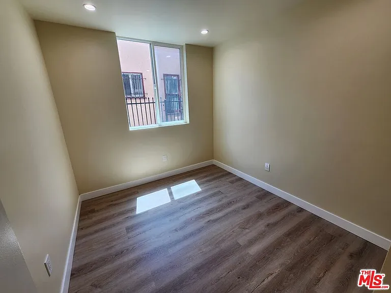 2726 S Cochran Ave #101 — Photo 11