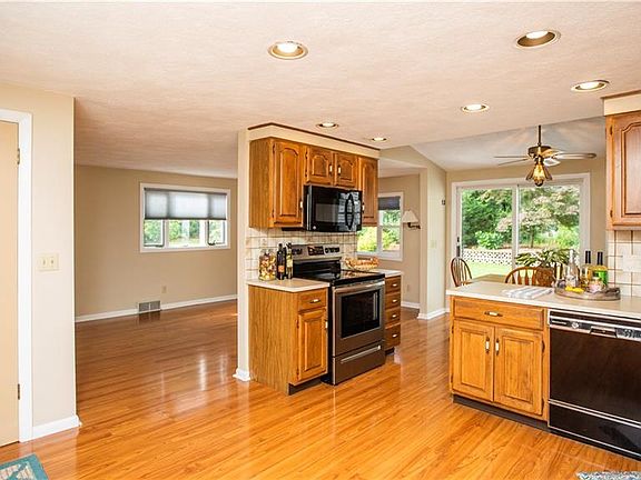 5th image of 167 Lawnacre Dr