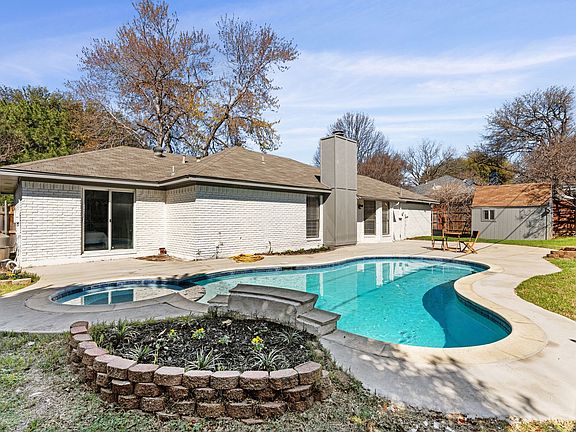 4th image of 2912 Robindale Ln