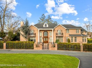 120 College Pl, Staten Island, NY 10304