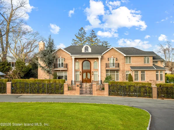 120 College Pl, Staten Island, NY 10304