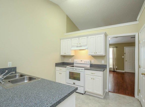 5th image of 614 Seaford Ct