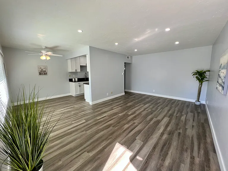 Welcome to Pacific View Apartments — Photo 22