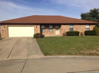 501 Abby Ln, Swansea, IL 62226