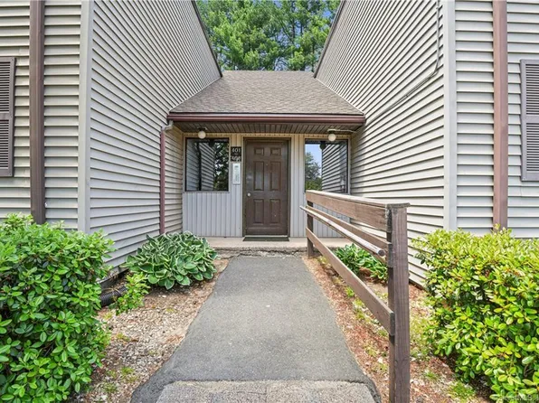 402 Twin Circle Drive #402, South Windsor, CT 06074