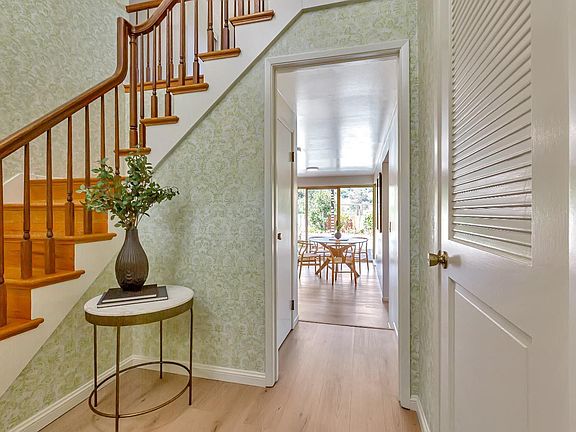 3rd image of 25 Coast Oak Way