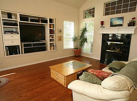 3rd image of 1001 Westminister Ave