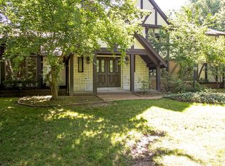 18941 Rivers Edge Dr W, Chagrin Falls, OH 44023