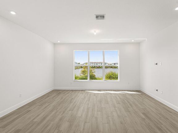 5th image of 1439 NW Corteal Way