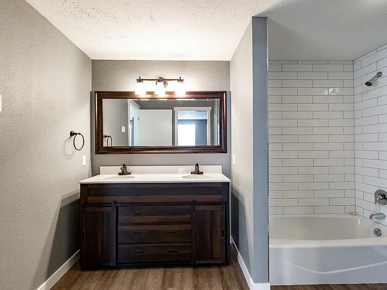 3507 E 57th Ave — Photo 16
