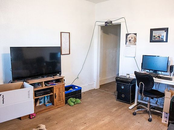 3rd image of 423-425 Koberlin St