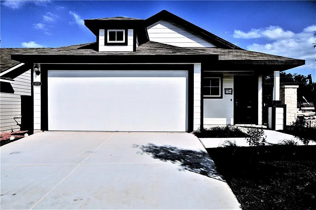 3 bed, 2.0 bath, 1533 sqft, $2,045 — Photo 1