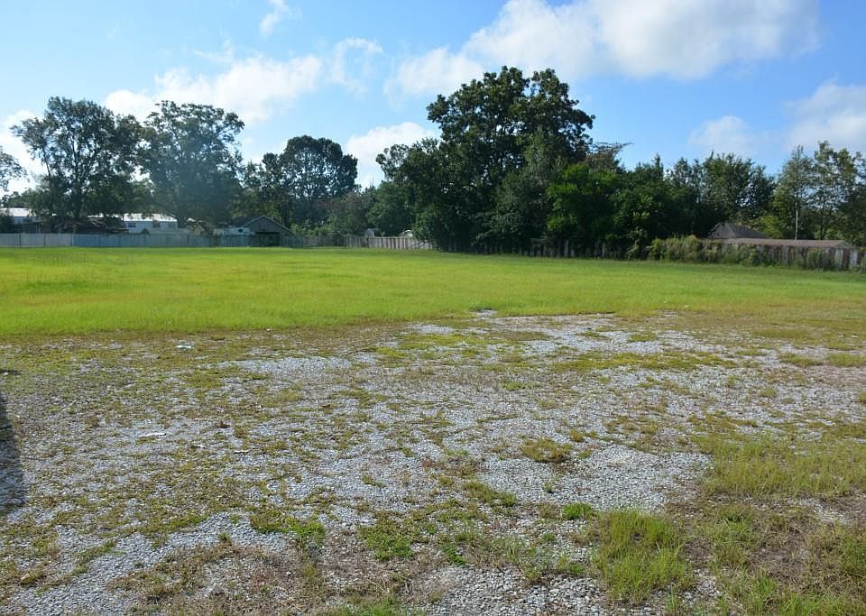 2nd image of 136 Plaza Dr