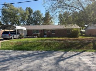 908 W Harvard St, Siloam Springs, AR 72761