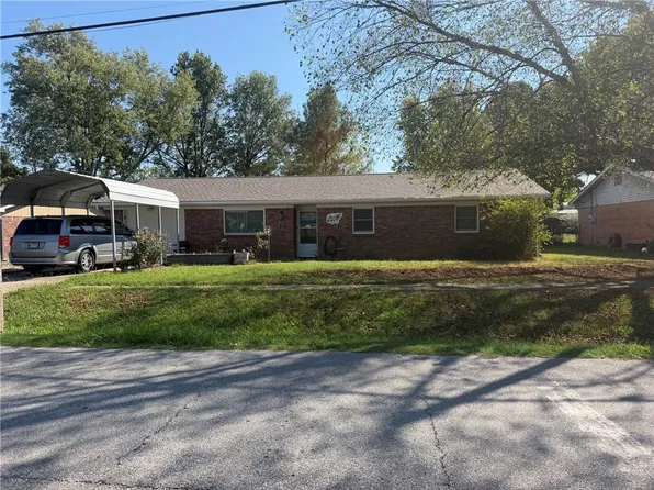 908 W Harvard St, Siloam Springs, AR 72761
