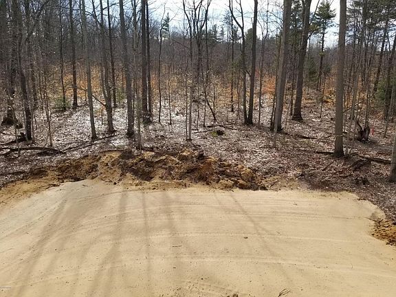 2nd image of 16880 Mapleridge Dr