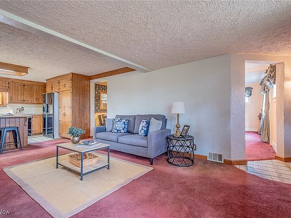 3rd image of 4781 Kirby Ave NE