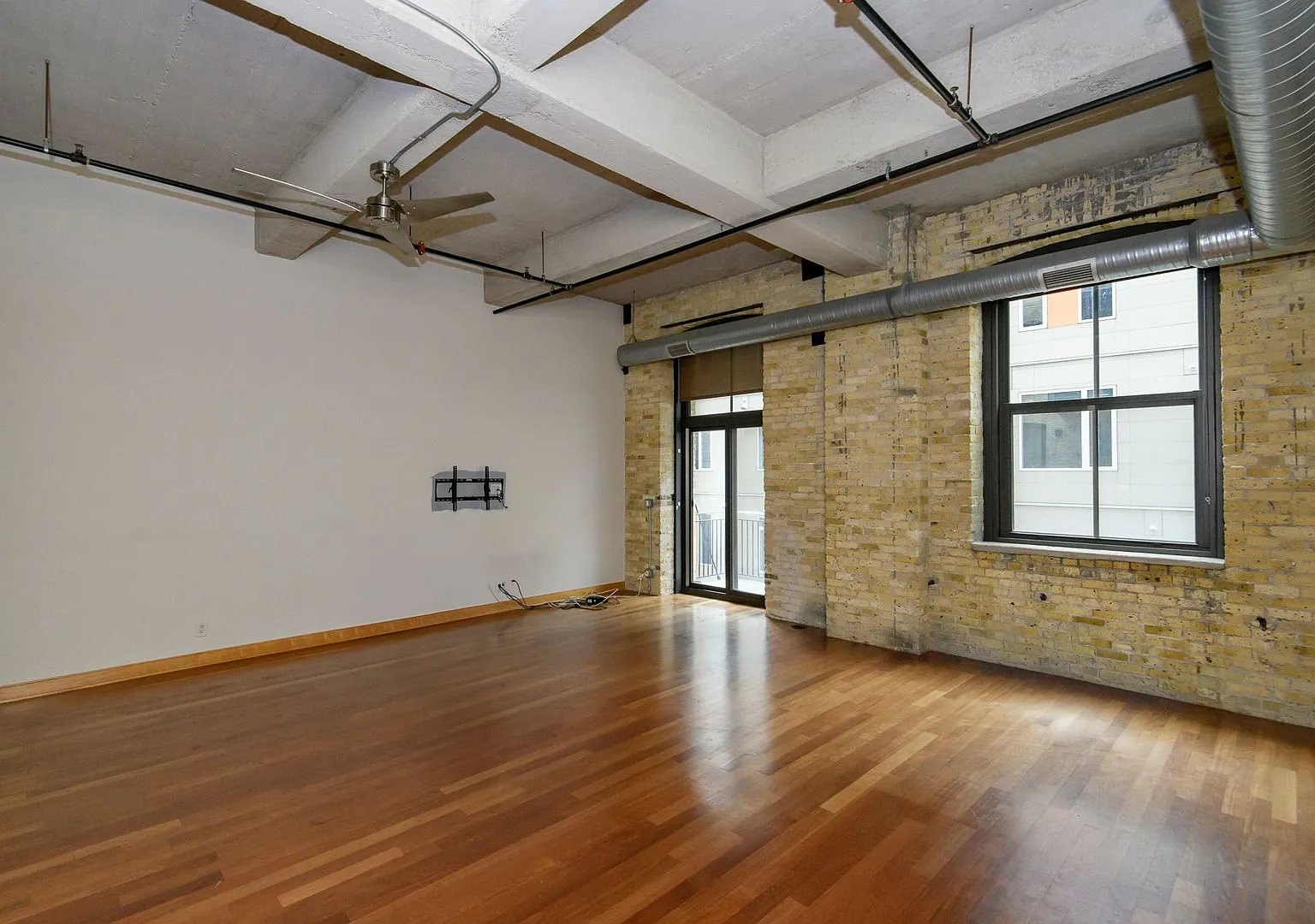 Luxury Milwaukee Condo for Rent — Photo 4