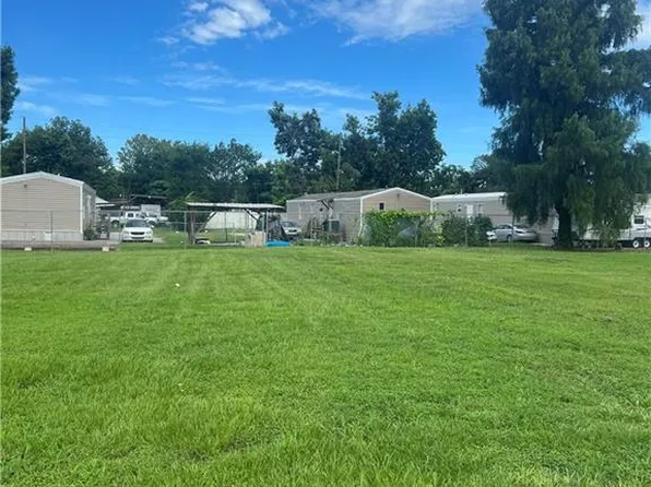 8 Sebastapol Rd, Saint Bernard, LA 70085