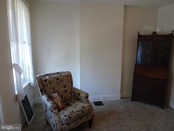 4th image of 53 W 5th St