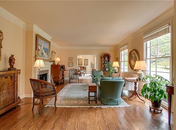 4th image of 1024 Lynnwood Blvd