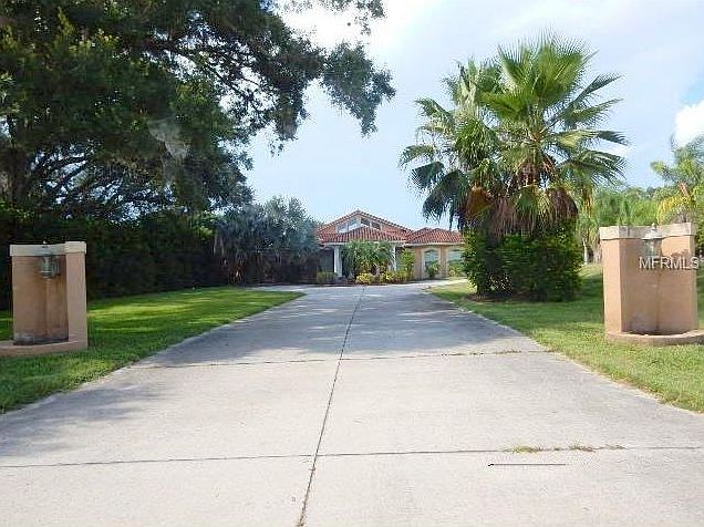 2nd image of 2835 Flamboyan St