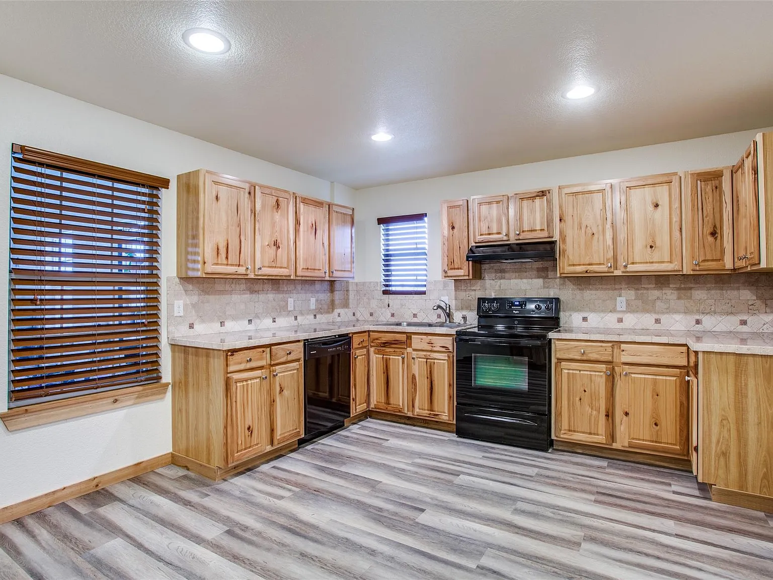 4 bed, 2627 sqft, $3,200 — Photo 3
