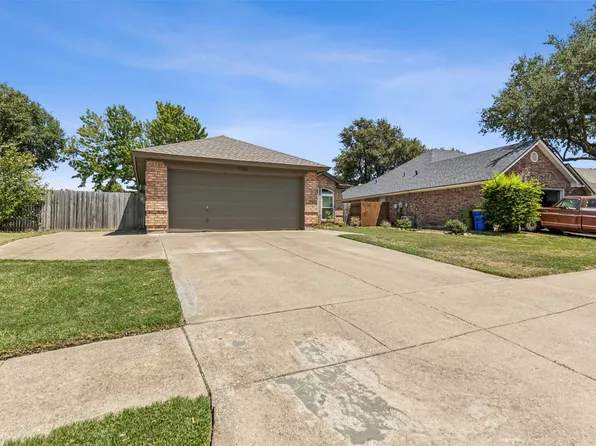 7732 Prairie Dr, Watauga, TX 76148