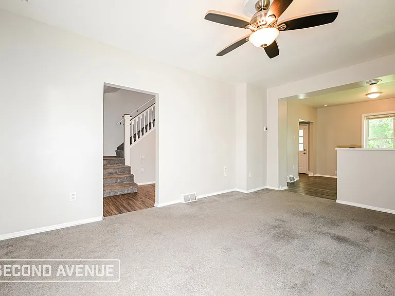 236 Grace Ave — Photo 4
