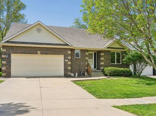 5131 Walnut Ridge Dr, Des Moines, IA 50317