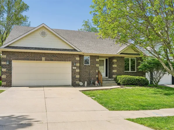 5131 Walnut Ridge Dr, Des Moines, IA 50317