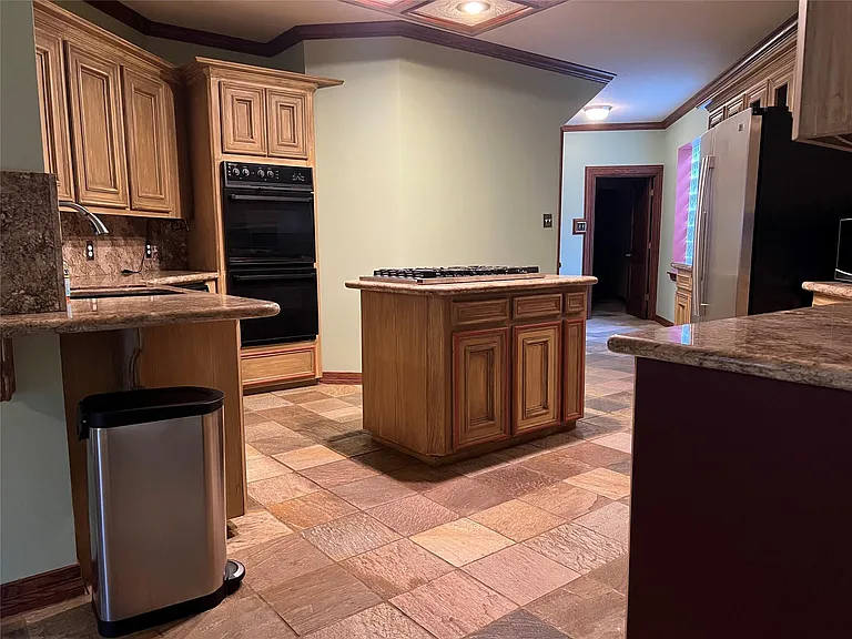 6983 Oakwood Park — Photo 10