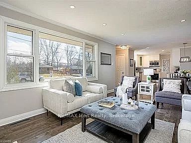 4th image of 319 Ridgewood Cres S