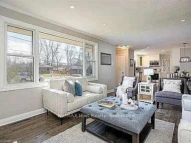 319 Ridgewood Cres S #MAIN — Photo 4