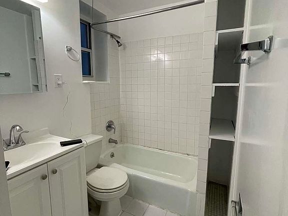 4th image of 319 W 21st St #2C