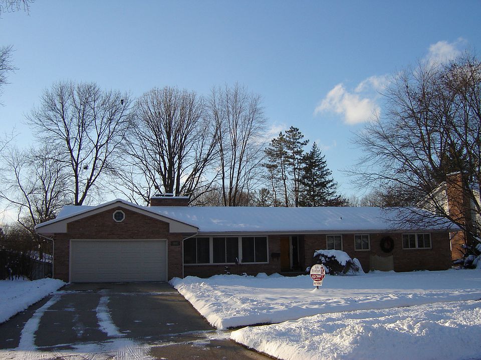 Looking for a brick ranch in a great neighborhood?  Look no further! A lovely home with spacious rooms and a spacious yard.