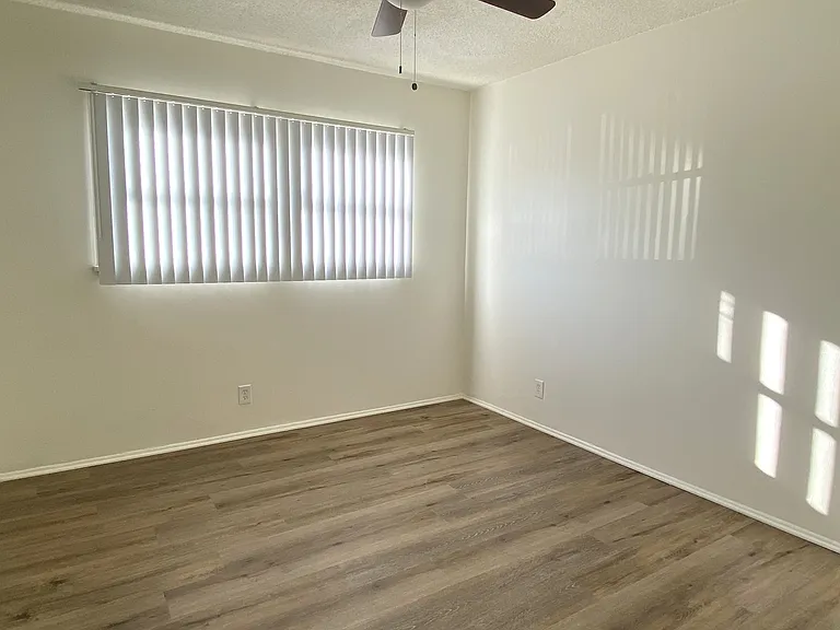 Grismer Cove Apartments — Photo 6