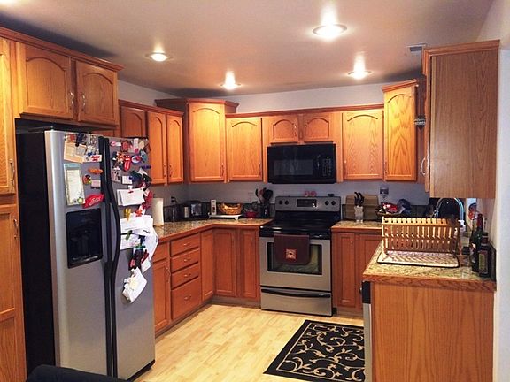 3rd image of 707 Aspen St