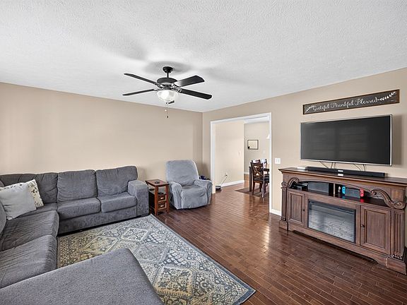 3rd image of 4704 Ellen Cir