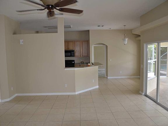 3rd image of 701 NW Fairhaven Drive