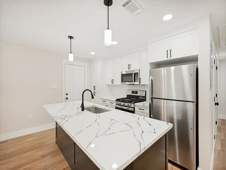 204 Normal St — Photo 5