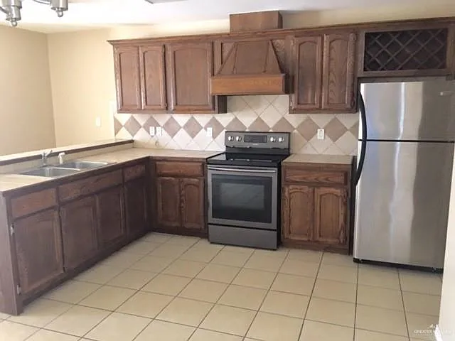 3 bed, 2.5 bath, 1269 sqft, $1,150 — Photo 3