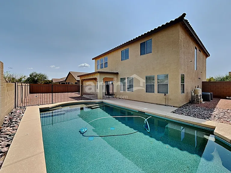 2827 S 74th Dr — Photo 24