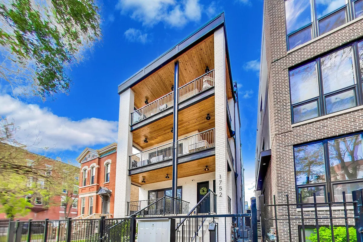 Building Photo - 1752 W Huron St #3