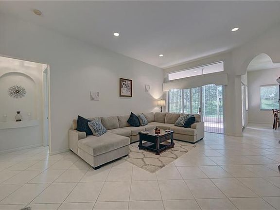 3rd image of 421 NW Aqua Vista Ln