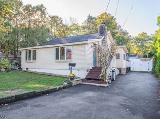26 Lenape Trl, Wayne, NJ 07470