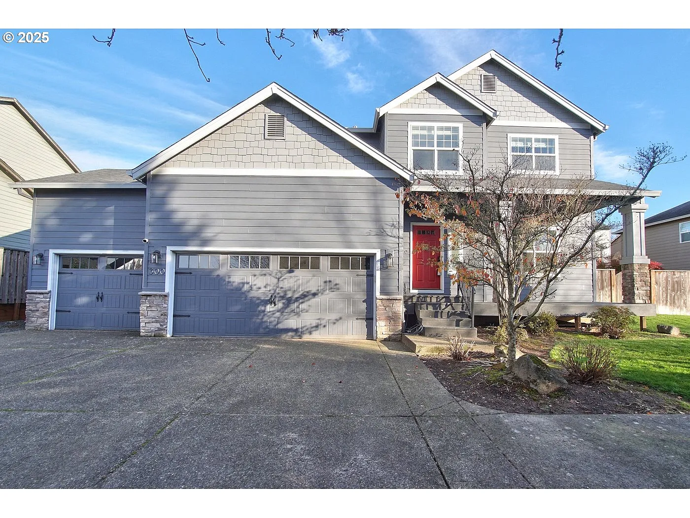 300 SW Mount Mazama St photo 1